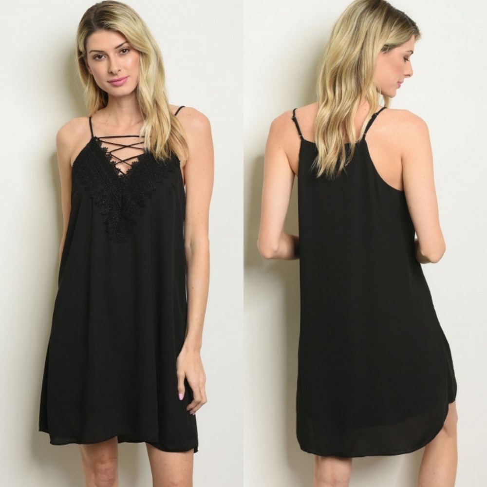 Flowy dress w/ crochet strappy detail